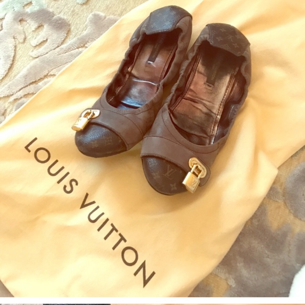 Classic Louis Vuitton Flats